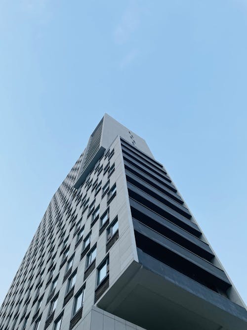 Darmowe zdjęcie z galerii z błękitne niebo, budynek, budynek od zewnątrz