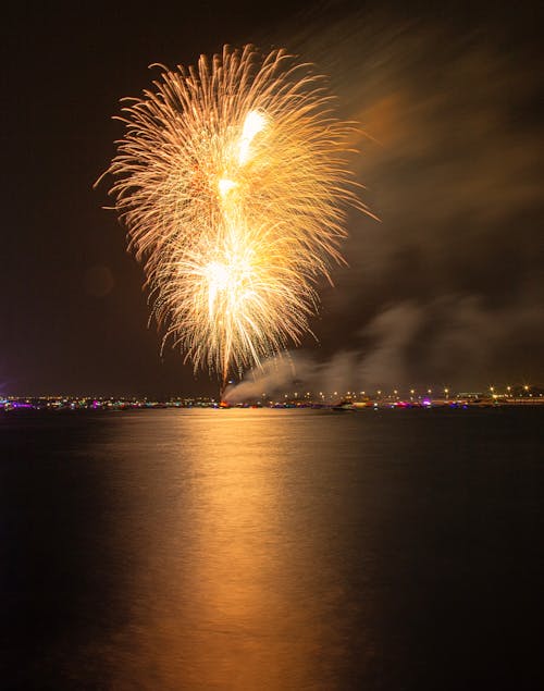 Foto profissional grátis de água, celebração, céu