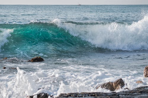 Ocean Waves Crashing on the Rocks