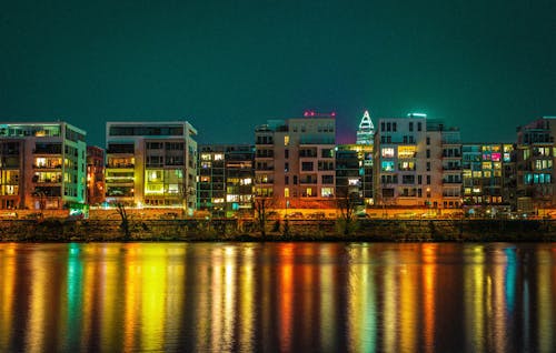 Gratis lagerfoto af belyst, blinkende lys, cityscrapers