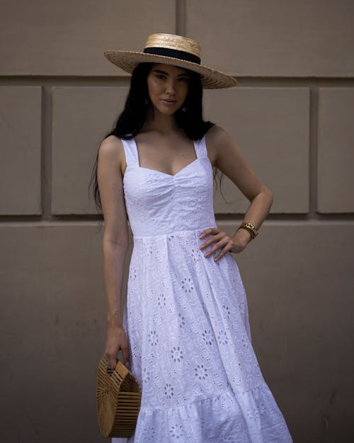Foto stok gratis berpose, fashion, gaun putih