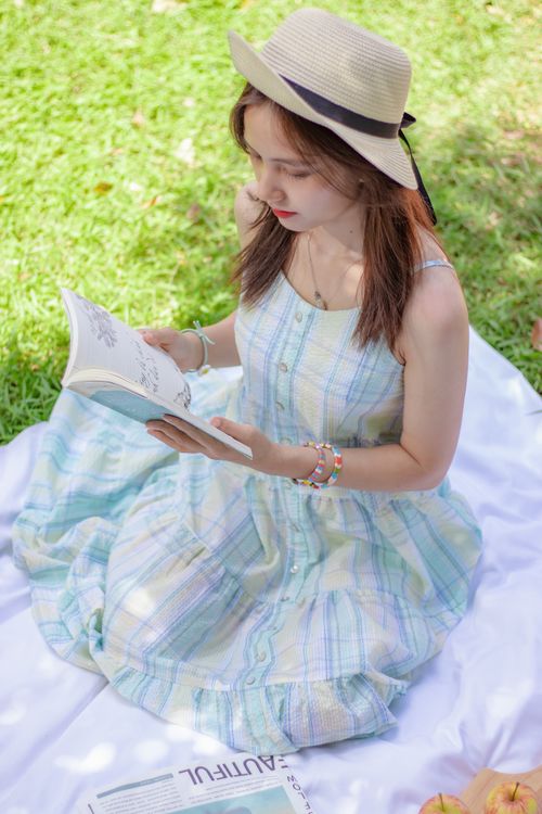 Free Fashionable young woman enjoys a sunny day reading in Hồ Chí Minh City park. Stock Photo