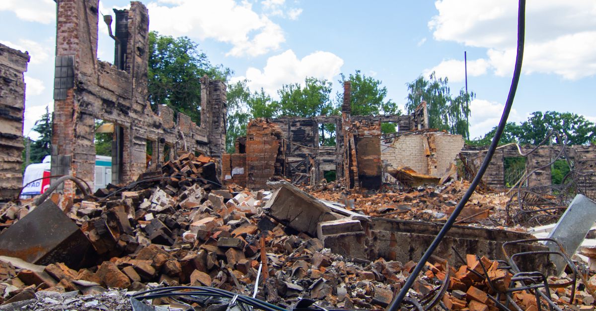 Destroyed R Buildings Clouds over Destroyed Building · Free Stock Photo