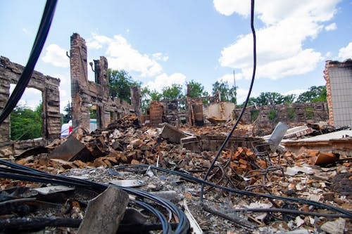 Ingyenes stockfotó elpusztított, épület, fák témában