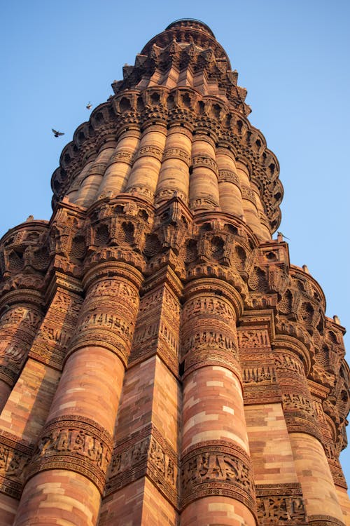 Безкоштовне стокове фото на тему «qutub minar, блакитне небо, вертикальні постріл»