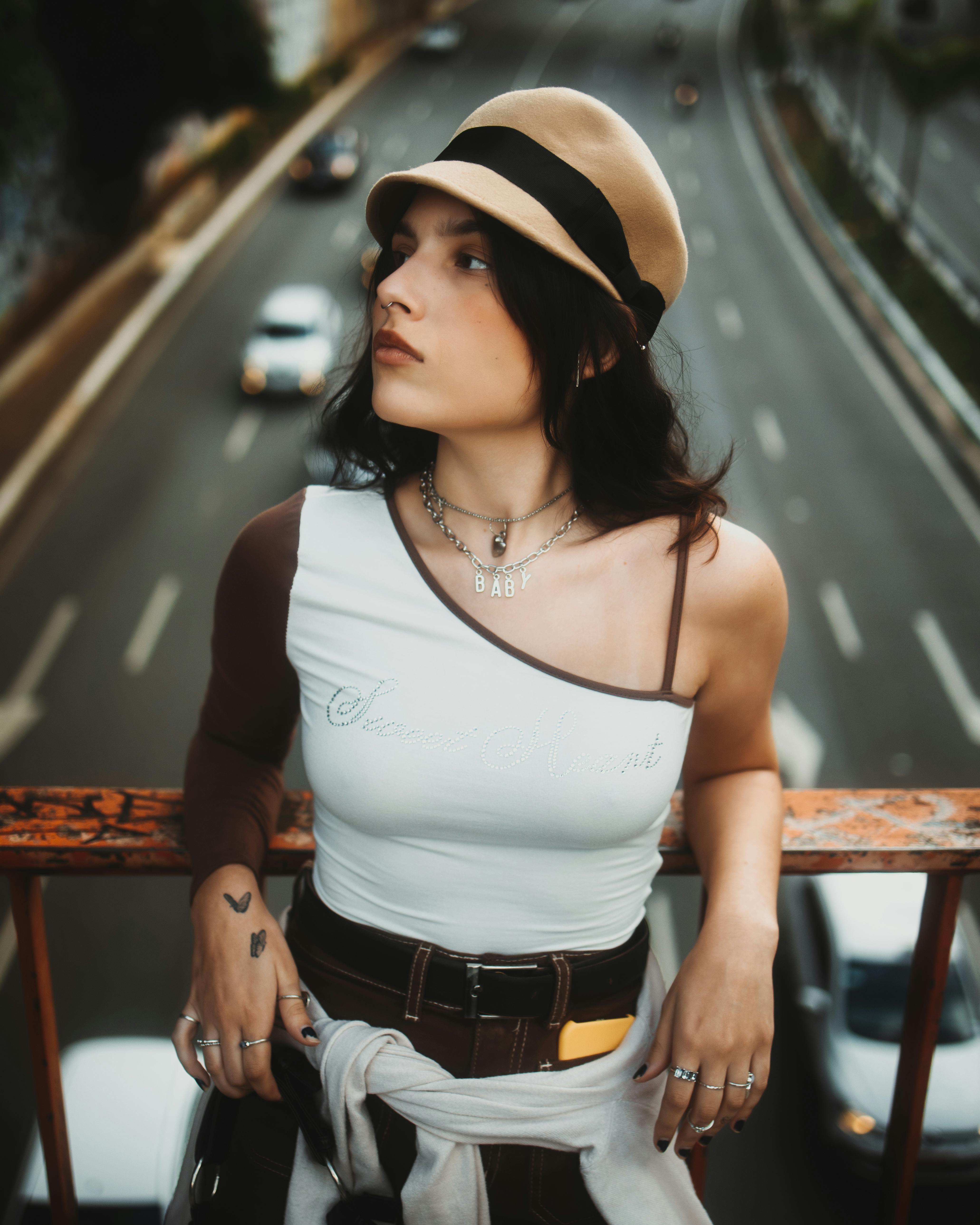 Ingyenes stockfotó álló kép, árkádok, autók témában Stockfotó