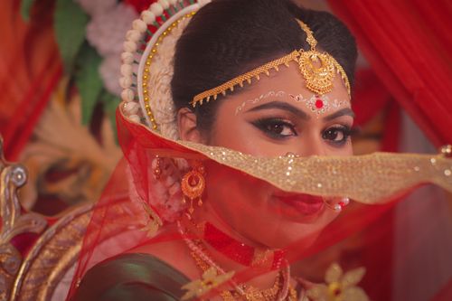 Free Stunning portrait of an Indian bride with intricate makeup and traditional jewelry. Stock Photo