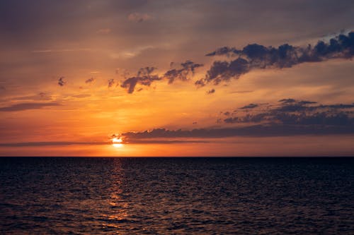 Fotobanka s bezplatnými fotkami na tému horizont, magická hodina, more