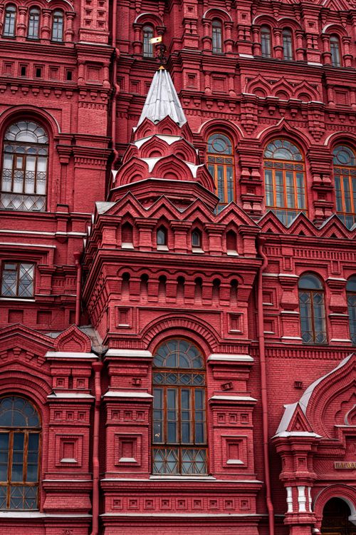 Free Intricate red brick facade of a historic building in Moscow's Red Square. Stock Photo
