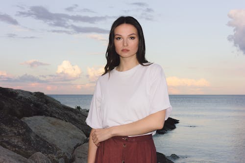 女人, 岩石海岸, 模特兒 的 免費圖庫相片