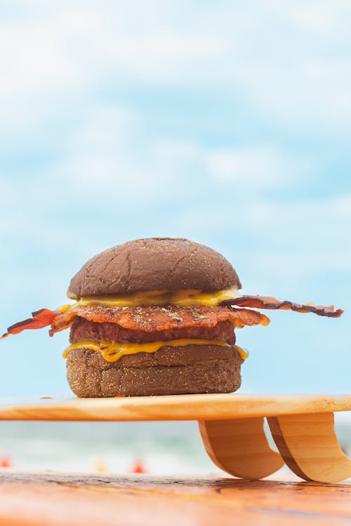 Gratis stockfoto met bacon, bolletjes, burger