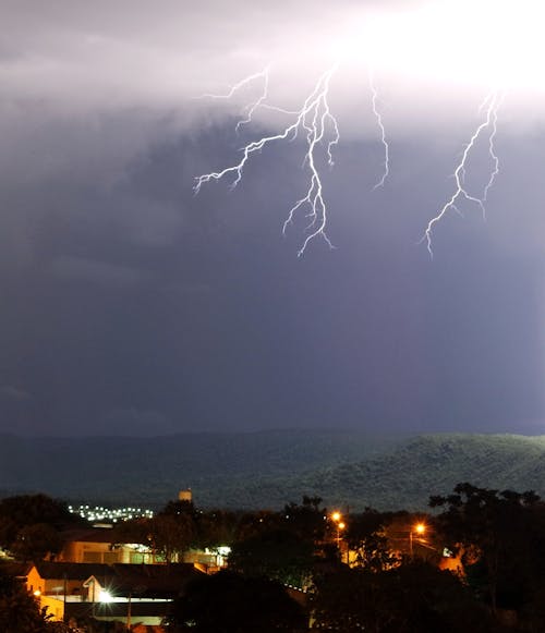 Free Lightning Bolt on Gloomy Sky Stock Photo