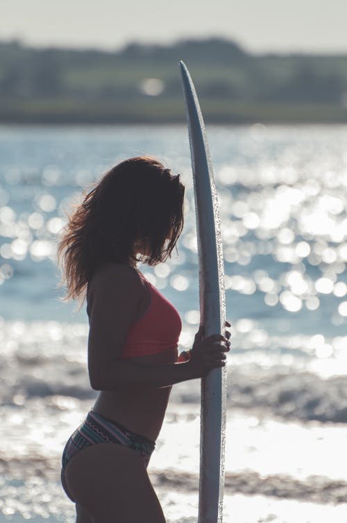Fotos de stock gratuitas de bikini, cultura surf, de perfil