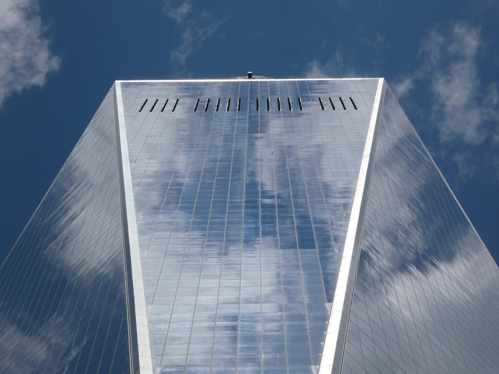 Kostenloses Stock Foto zu architektur, aufnahme von unten, blauer himmel