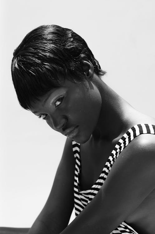 afrikalı-amerikalı kadın, bakmak, ciddi yüz içeren Ücretsiz stok fotoğraf