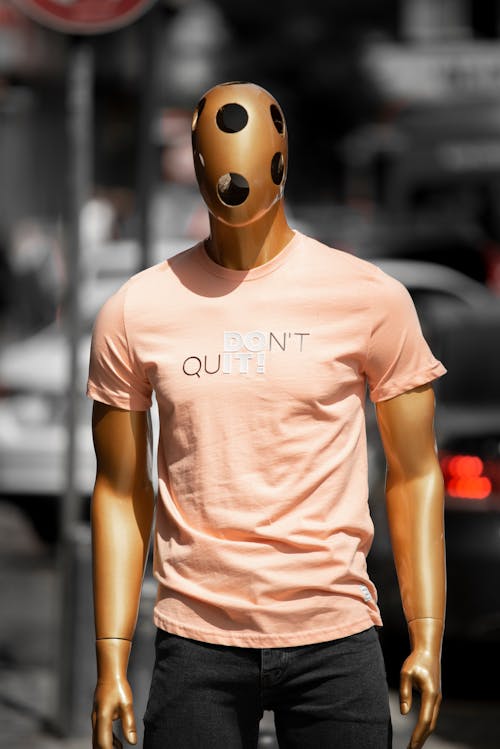 Foto profissional grátis de camiseta rosa, casual, cidade