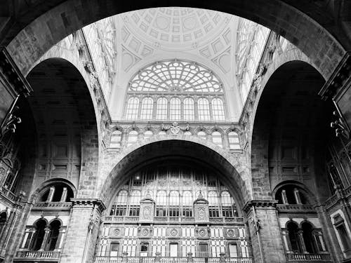 Foto stok gratis arsitektur gothic, gereja, hitam & putih