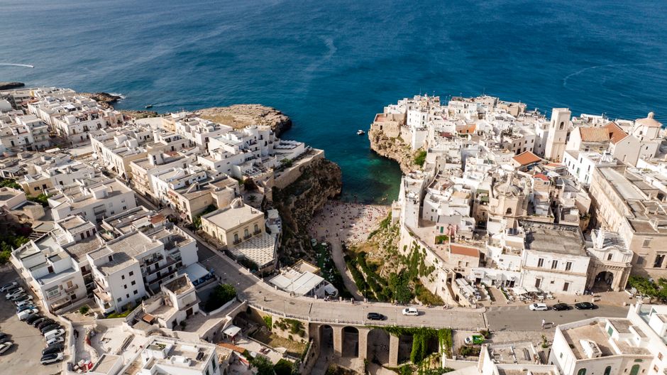 <b>Southern Italy: Sun, Sea, and Ancient Mysteries</b> <b>Southern Italy: Sun, Sea, and Ancient Mysteries</b>