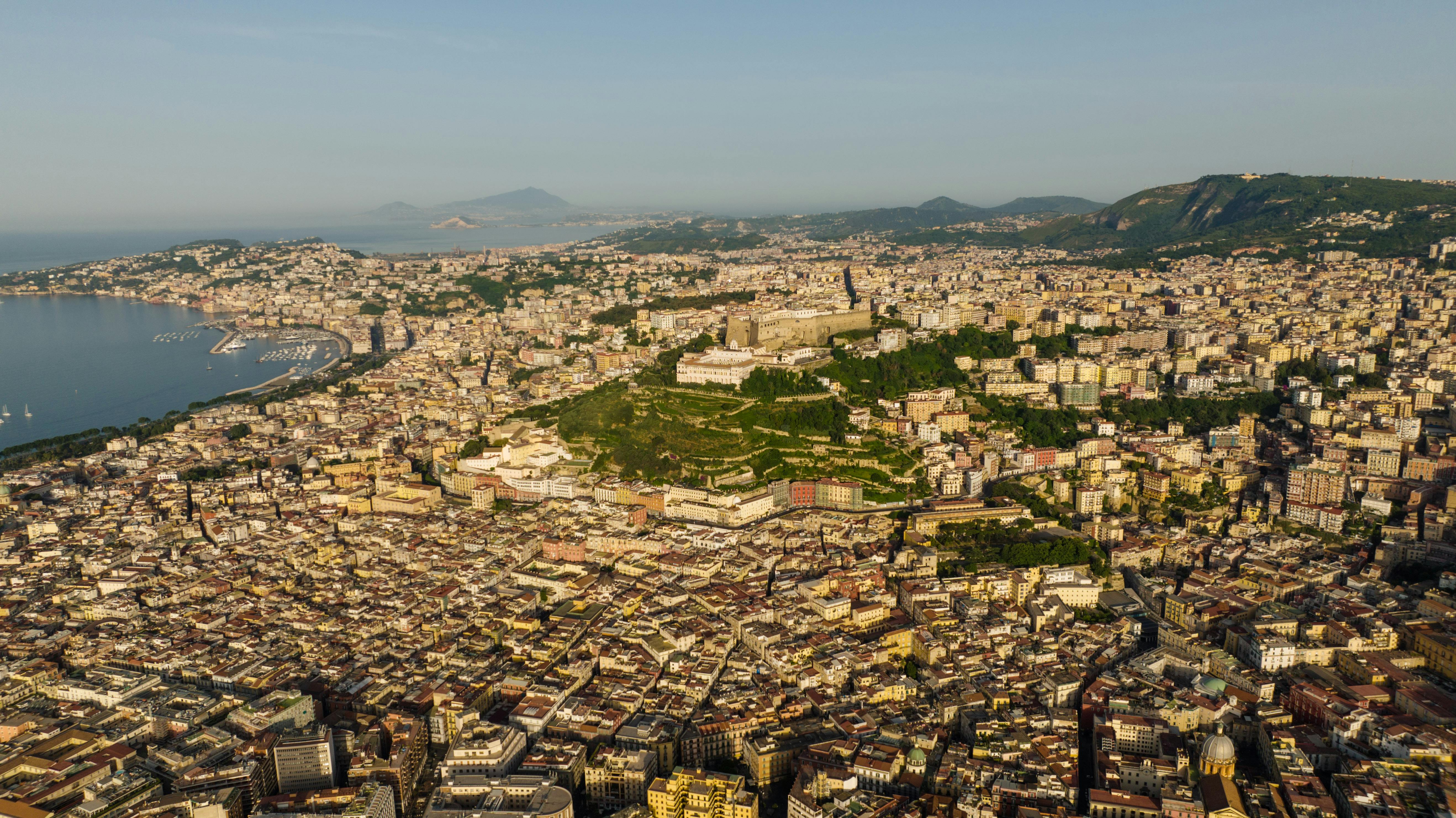 Italian cities sweep 2026 remote-work index: Genoa, Bari and Catania top global list — Photo by K on Pexels