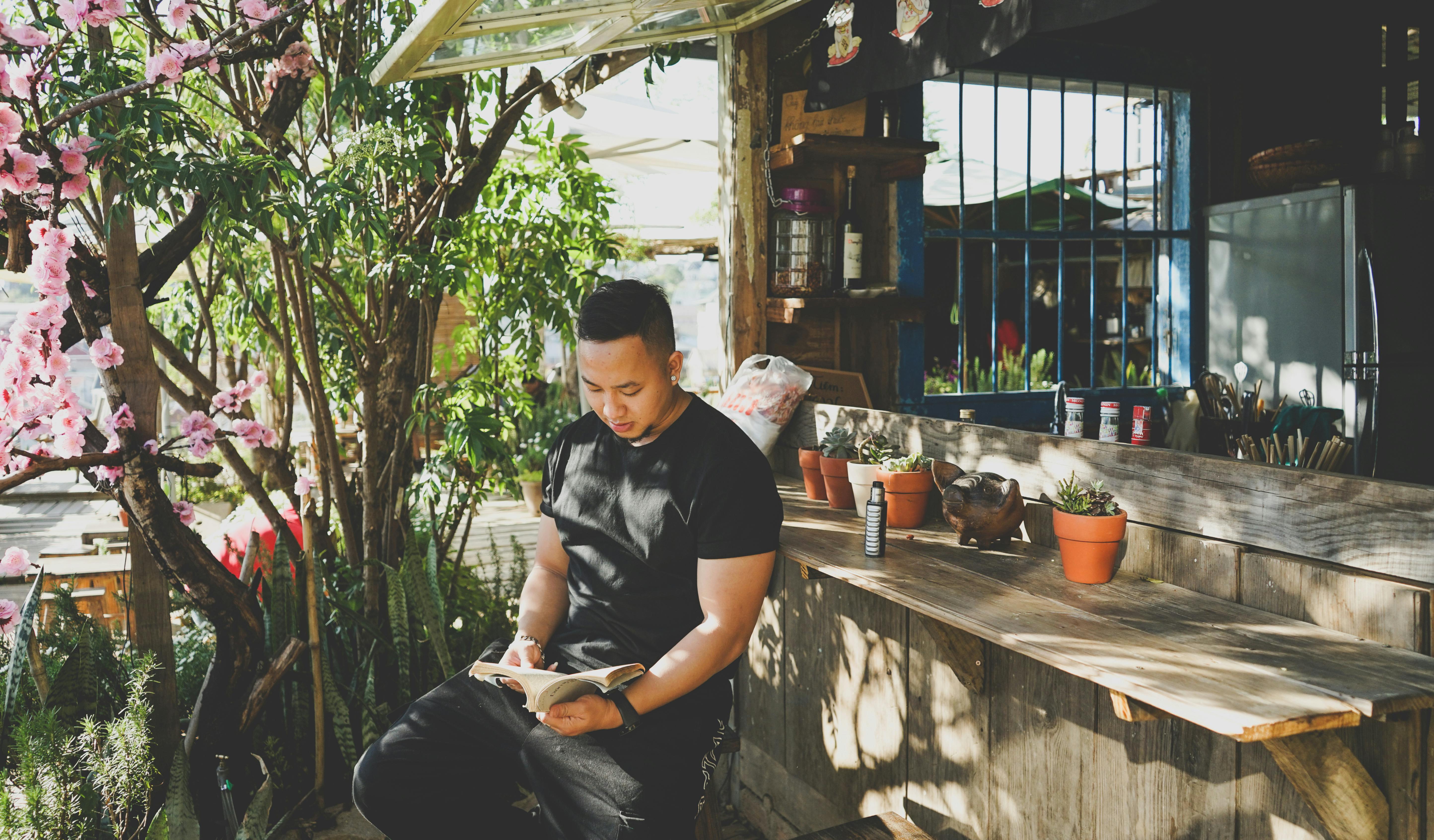 6 Books to Support Your Personal Growth This Year — Photo by Hieu Duong on Pexels