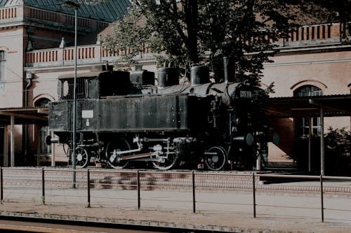 Základová fotografie zdarma na téma cihlová budova, parní lokomotiva, parní vlak