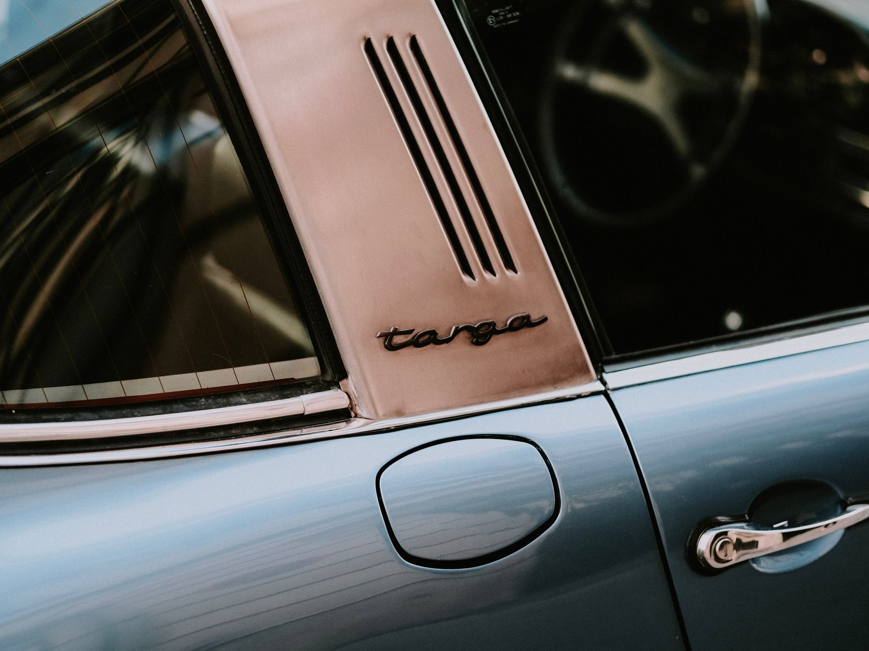 Kırmızı klasik Porsche 911 Targa otomobil