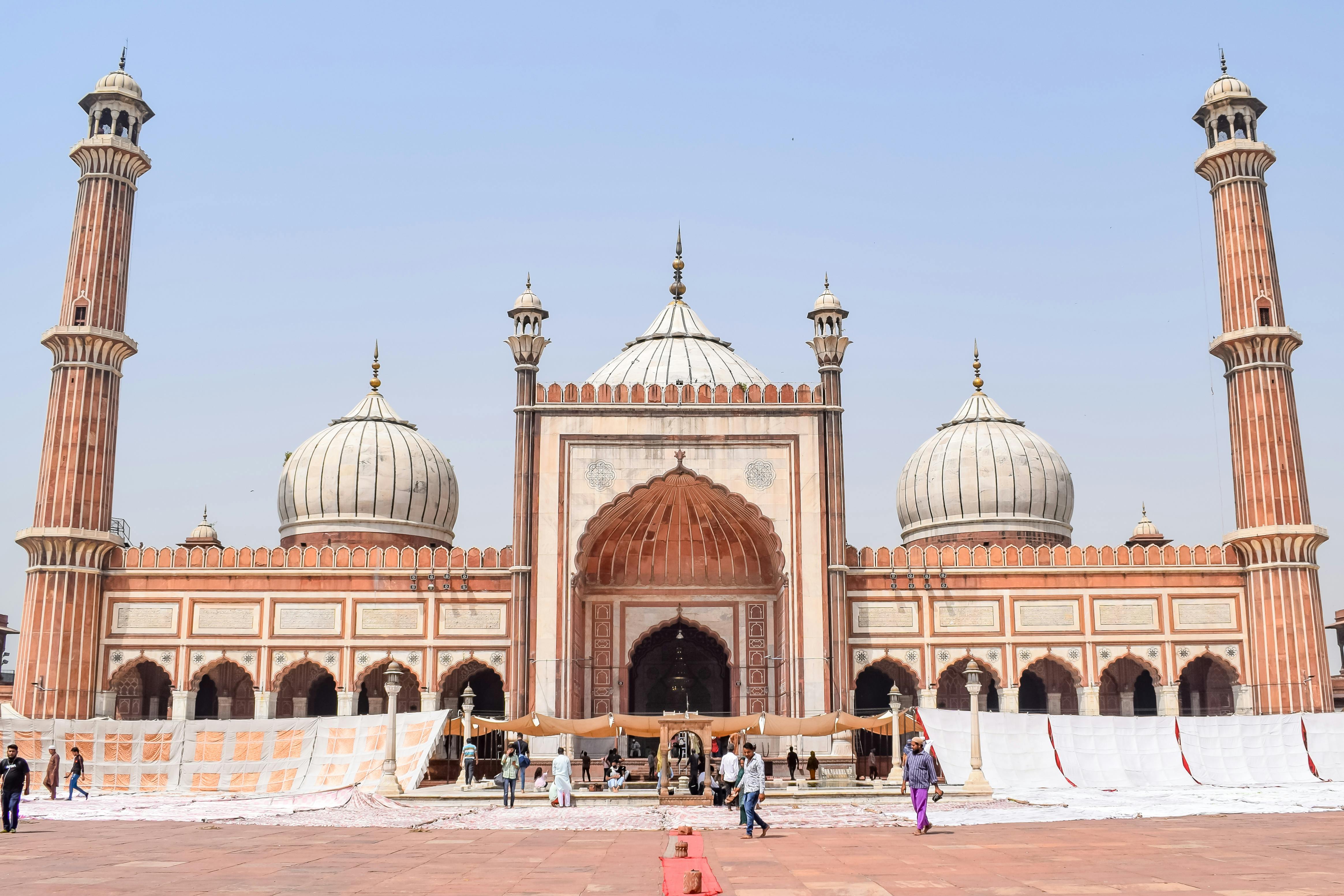 Facade of the Jama Masjid Mosque in New Deldi India · Free Stock Photo