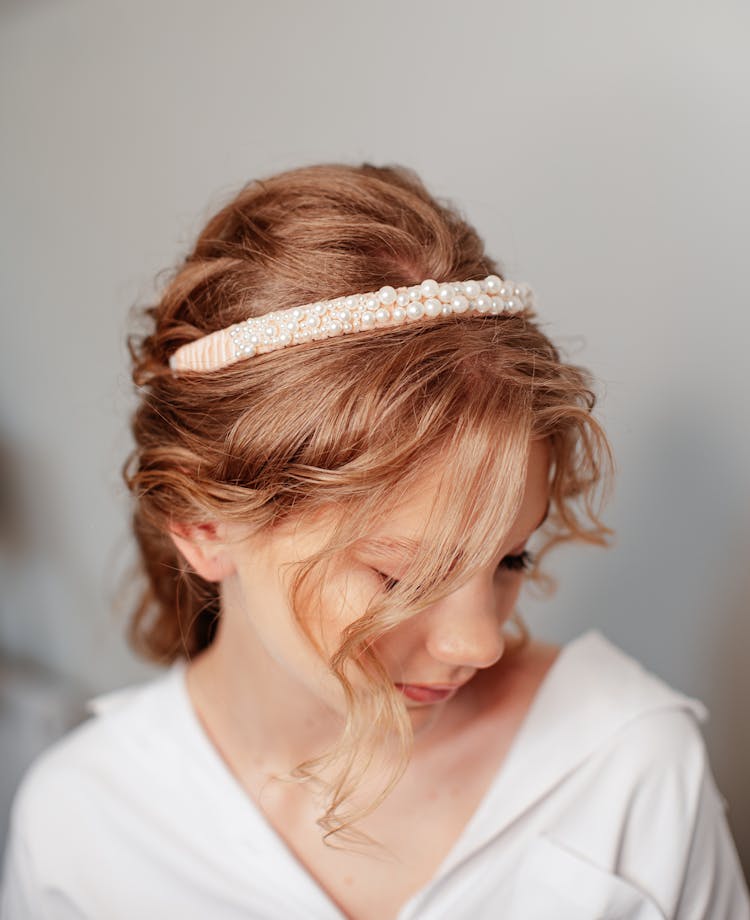 Hairstyle With A Pearl Hairband 