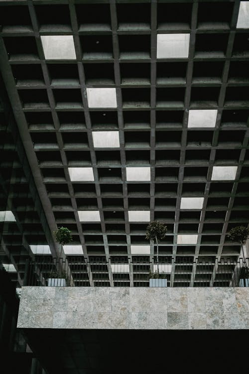 Kostenloses Stock Foto zu beleuchtung, beton, brutalistische architektur