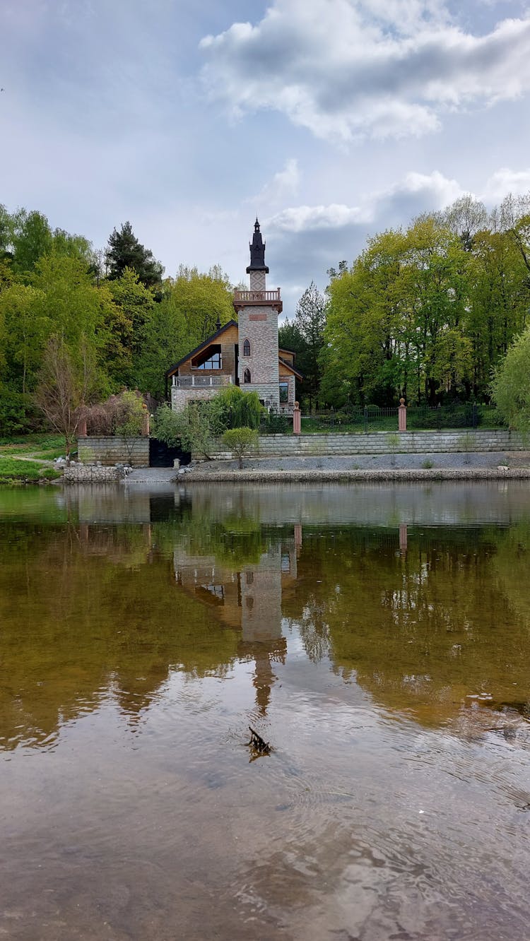 House By The Lake 