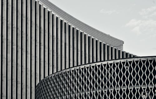 Fotos de stock gratuitas de arquitectura moderna, blanco y negro, ciudad