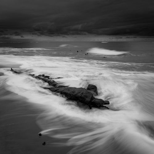 Free Long exposure of waves crashing over rocks in a dramatic Brazilian seascape. Stock Photo