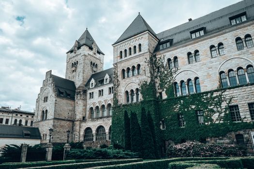 Explore the iconic Imperial Castle in Poznań, showcasing medieval style and lush greenery.