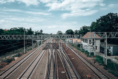 Çelik yapı, demir yolu, tren rayları içeren Ücretsiz stok fotoğraf