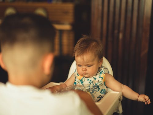 Δωρεάν στοκ φωτογραφιών με βρέφος, επιλεκτική εστίαση, εσωτερικοί χώροι