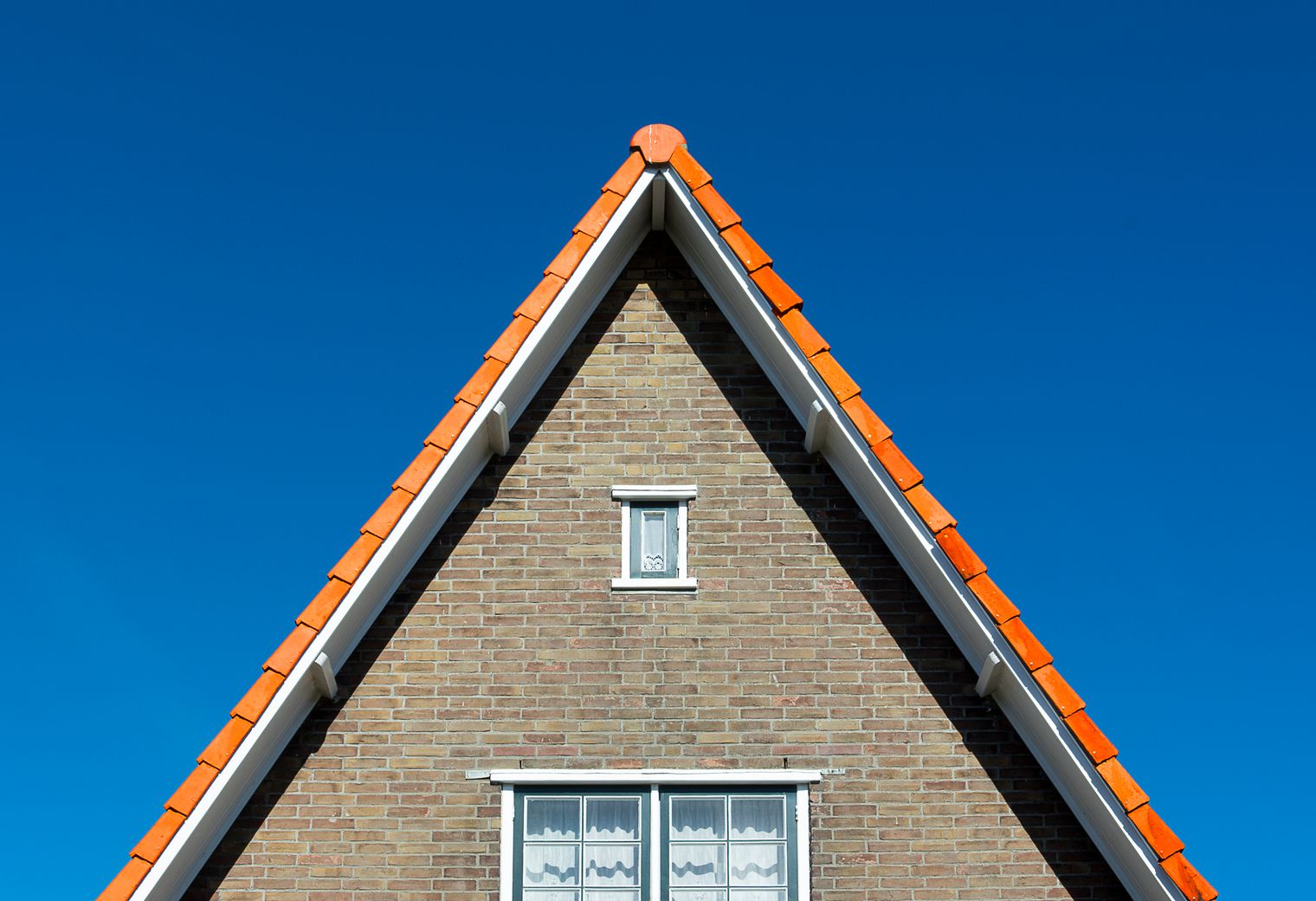 Snodland — professional movers carrying furniture on a house move