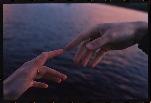 Immagine gratuita di avvicinamento, mani, sfondo di acqua