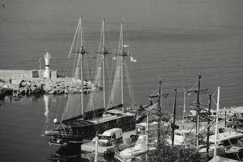 Základová fotografie zdarma na téma černobílý, cestování, čluny