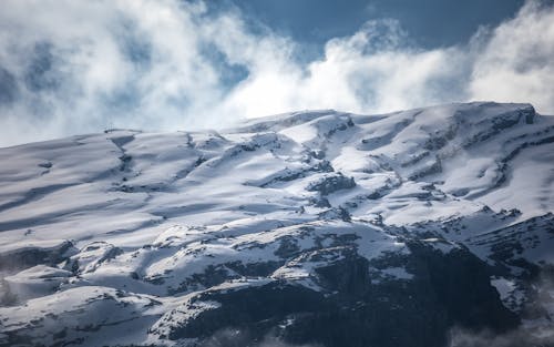 Fotobanka s bezplatnými fotkami na tému Alpy, biele-oblaky, exteriéry