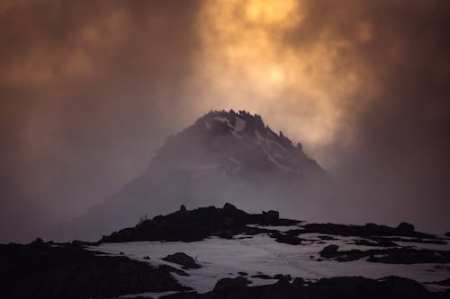 Fotobanka s bezplatnými fotkami na tému chladný, hora, mraky