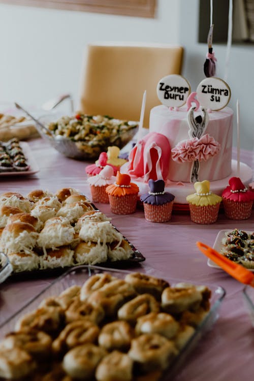 Gratis lagerfoto af cupcakes, dessert, fødselsdag