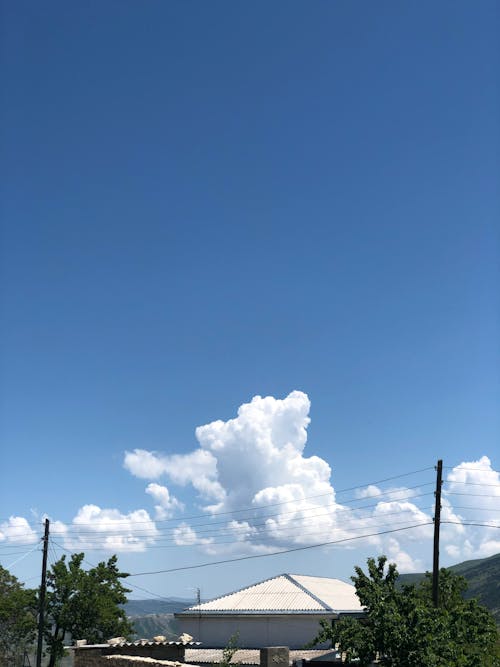 Fotos de stock gratuitas de cielo azul, nubes, techo