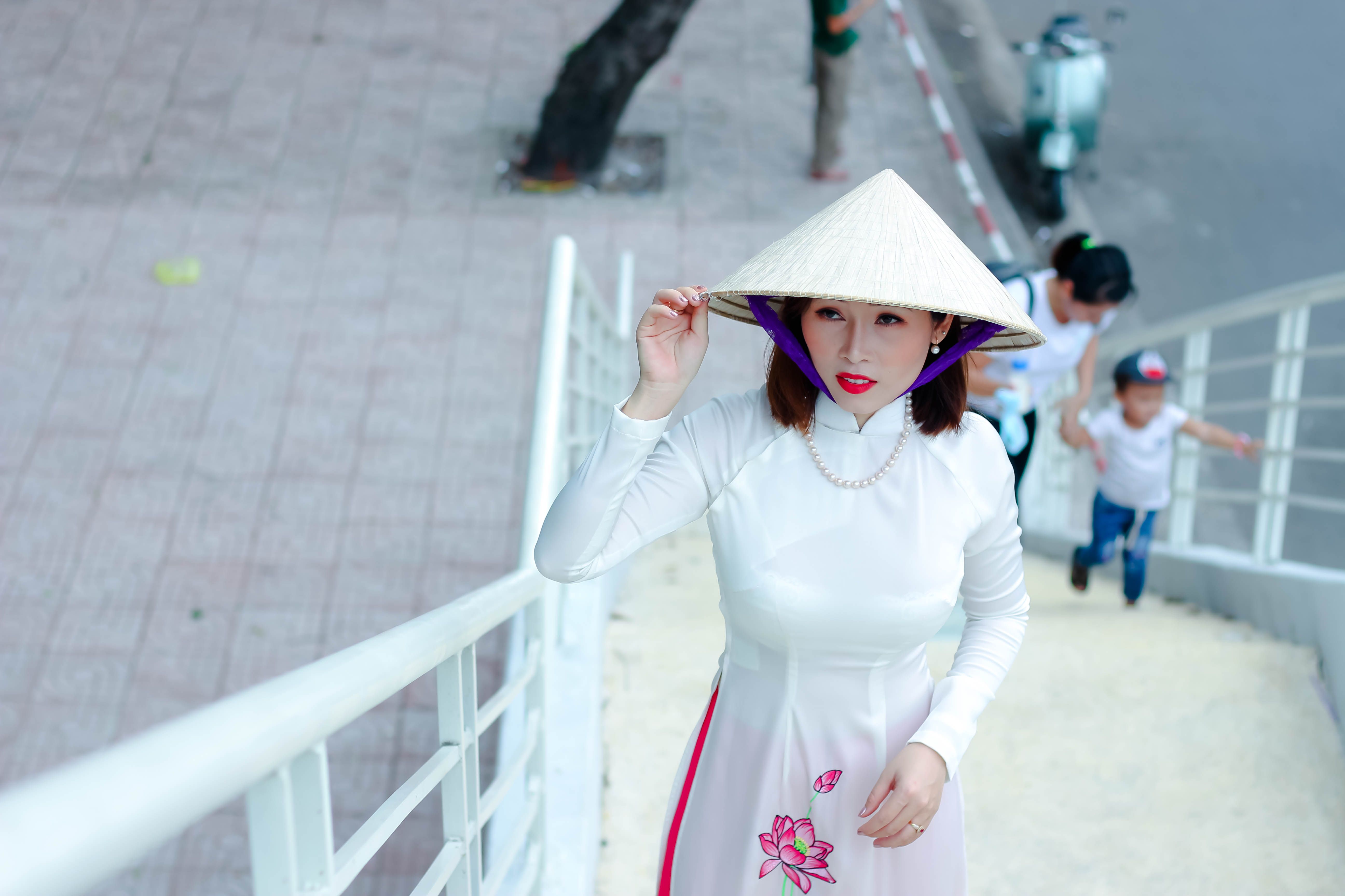 ao dai saigon street