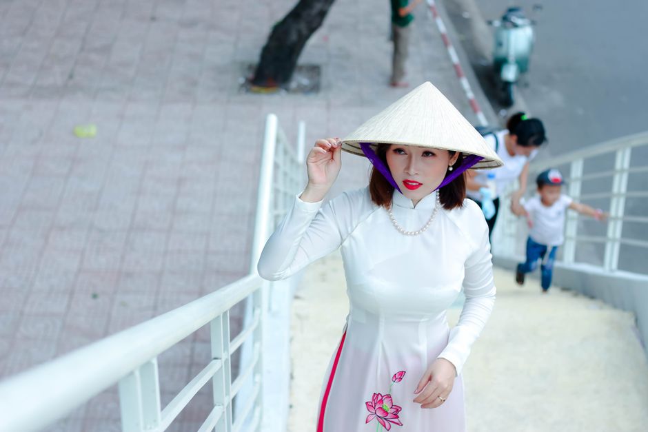 ao dai saigon street