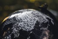 这是一张以亚洲为焦点的地球仪特写图像，采用黑白风格，清晰呈现了地理细节