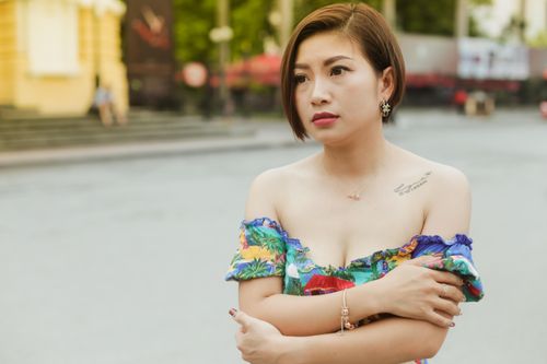 Off-shoulder floral dress for spring