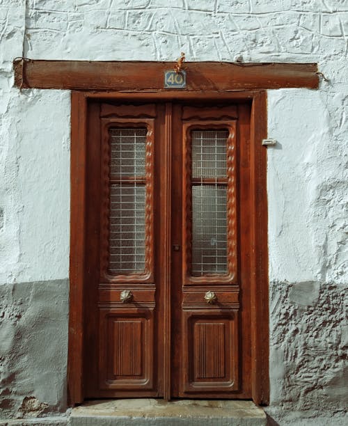 Free Old wooden door in a picturesque neighborhood. Stock Photo