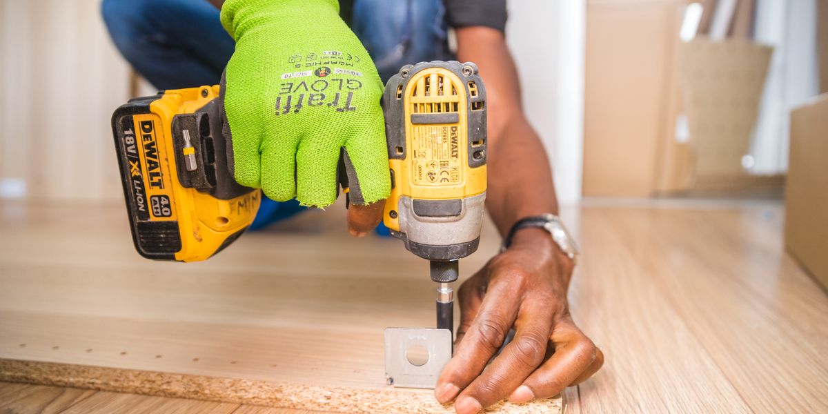 Modèle Estimation Construction Excel pour Optimiser Vos Devis 3 Construction materials and tools organized on site