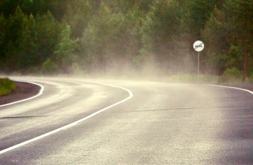 Foto profissional grátis de asfalto, estrada, garoa