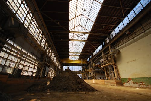 Foto profissional grátis de antiga fábrica, corredor, fábrica
